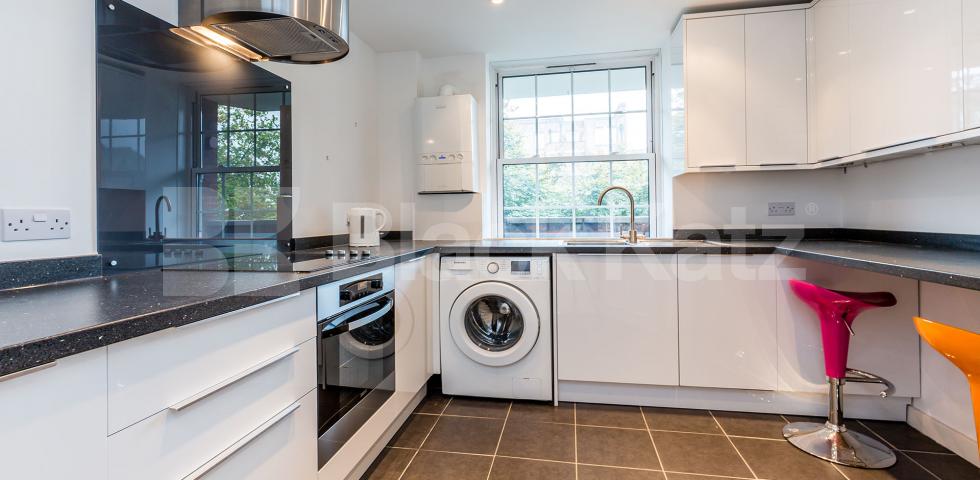 Spacious three bed with a modern kitchen and bathroom mins to tube and market Ferdinand Street, Camden / Regents Park